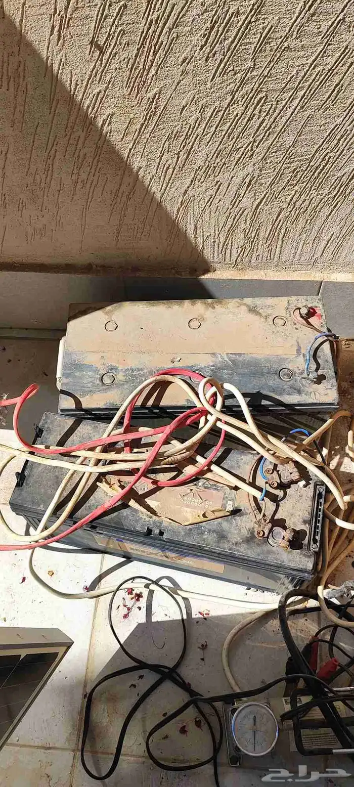 للبيع الواح طاقة شمسية و منظم و بطاريتين تصلح للمخيمات وغيره 4