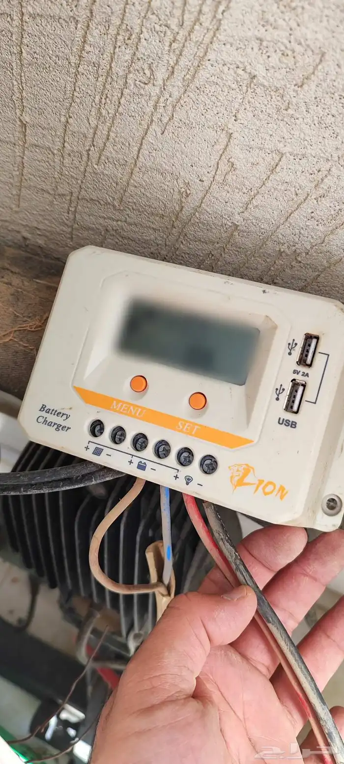 للبيع الواح طاقة شمسية و منظم و بطاريتين تصلح للمخيمات وغيره 6