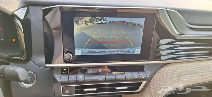 تويوتا كامرى LE بنزين موديل 2025 فضي 12