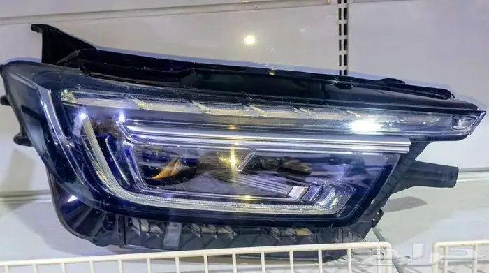 شمعة MG RX5 يمين اصلي مستعمل 2023 1