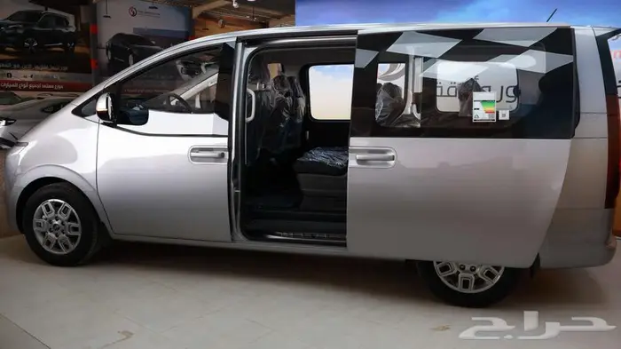 ستاريا بنزين 9 راكب 2026 18