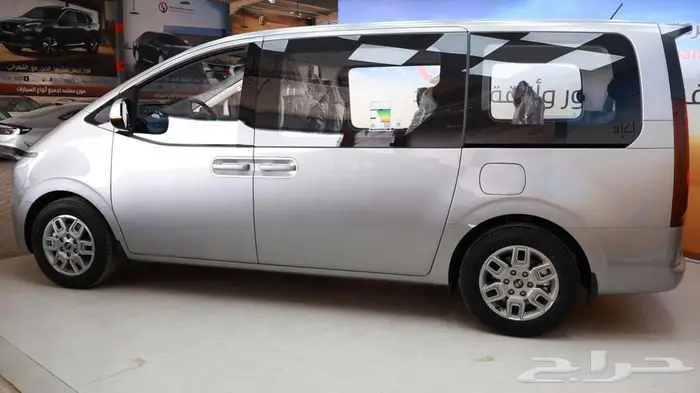 ستاريا بنزين 9 راكب 2026 12