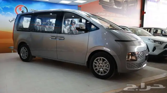 ستاريا بنزين 9 راكب 2026 16