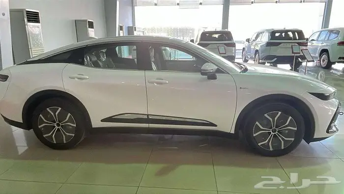 وارد اليحيى كراون بريميوم 2.5 لتر هجين فل رادار جلد 2026 3