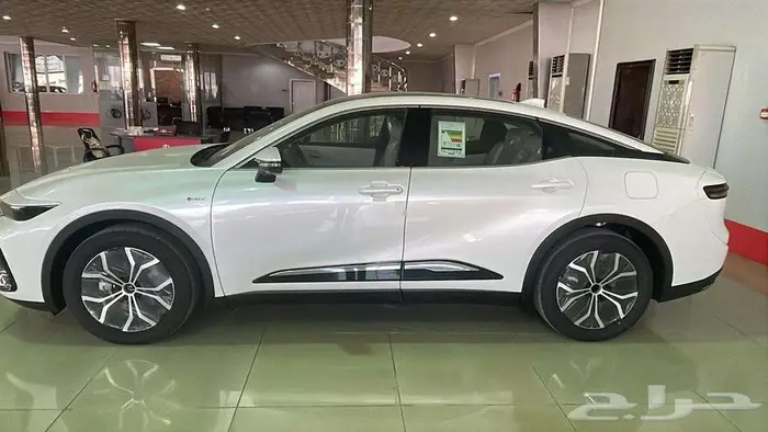 وارد اليحيى كراون بريميوم 2.5 لتر هجين فل رادار جلد 2026 4