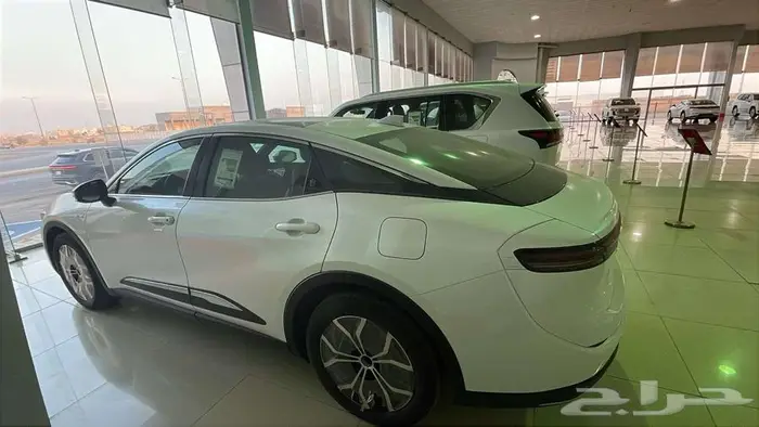 وارد اليحيى كراون برستيج 2.5 لتر هجين رادار جلد اسود 2026 3