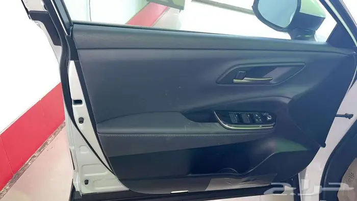 وارد اليحيى كراون برستيج 2.5 لتر هجين رادار جلد اسود 2026 11