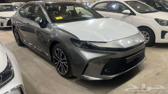 تويوتا كامرى LE هايبرد موديل 2025 0