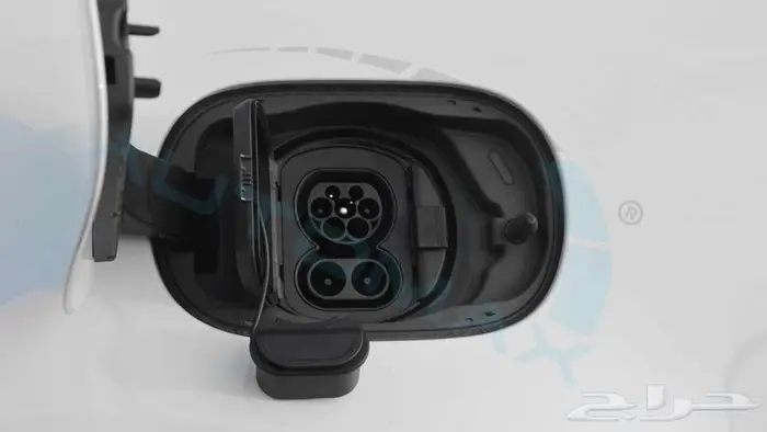 2025 Land Rover Defender 110 X-Dynamic SE P400e مع ضمان 18