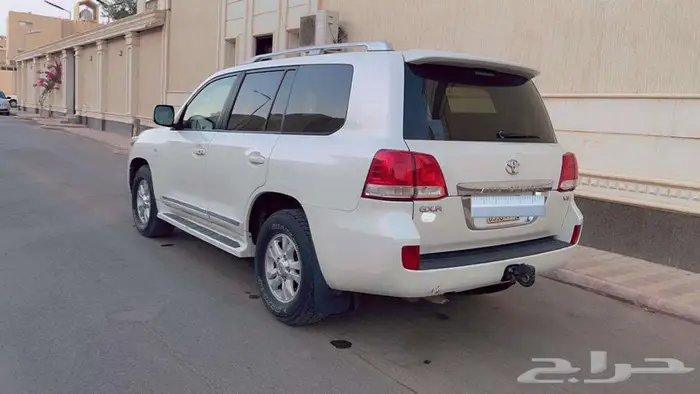 جيب لاندكروزر GXR ممشى قليل وبدي نظيف 2