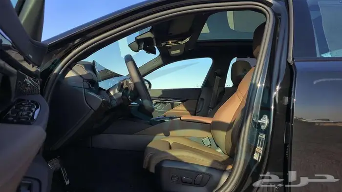 2026 BMW 5-SERIES 520i M MILD-HYBRID GCC 0Km ضمان الوكيل 7