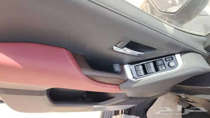 تويوتا لاندكروزر Sجي اكس ار 2025 اسود خليجي تنفس طبيعي 8