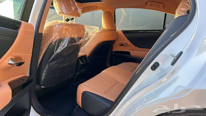 لكزس ES 250 AA 2025 لدى شركة عبدالمجيد الخضر 15