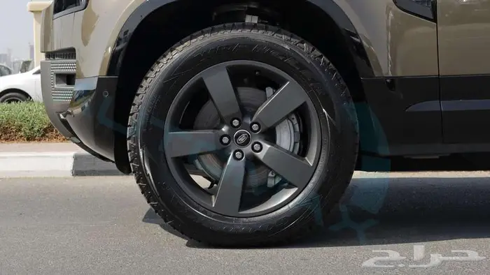2025 Land Rover Defender 110 X-Dynamic SE P400e مع ضمان 29
