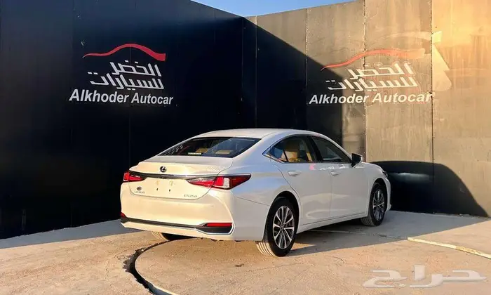 لكزس ES 250 AA 2025 لدى شركة عبدالمجيد الخضر 4