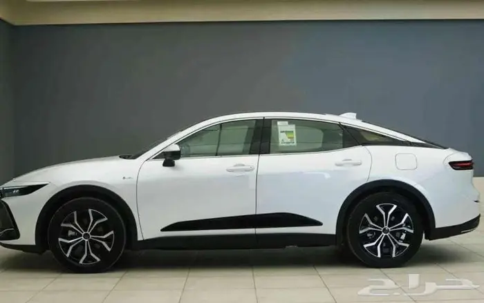 تتوفر فئات تويوتا كراون اصفار لمبيعات النقد والبنوك باقل ربح 0