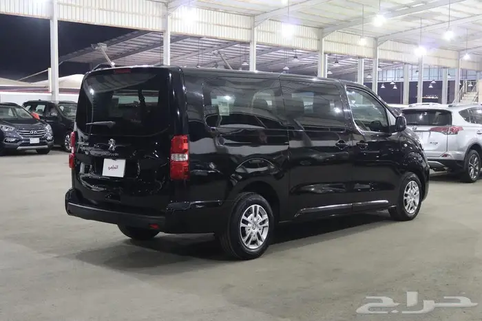 بيجو ترافلر 2021 7