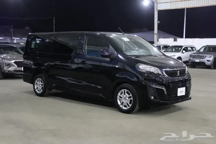 بيجو ترافلر 2021 4