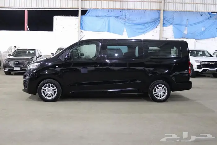 بيجو ترافلر 2021 3