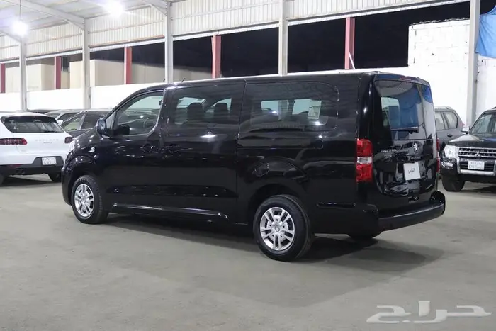 بيجو ترافلر 2021 6