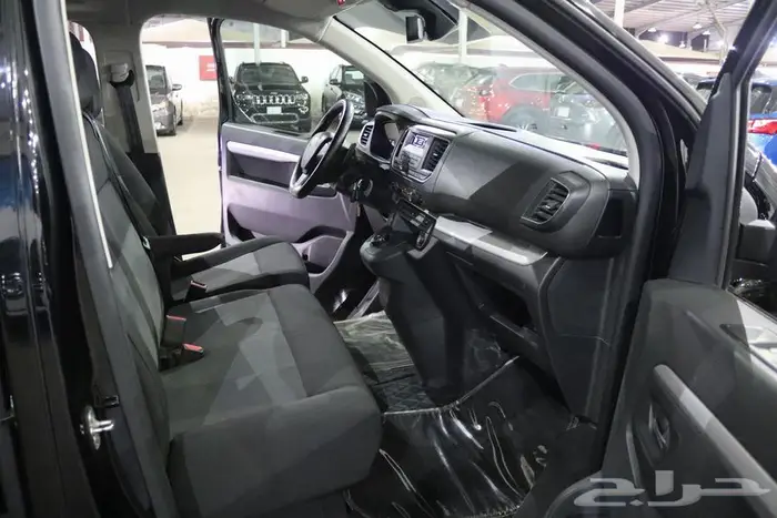 بيجو ترافلر 2021 10