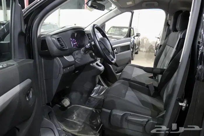 بيجو ترافلر 2021 9