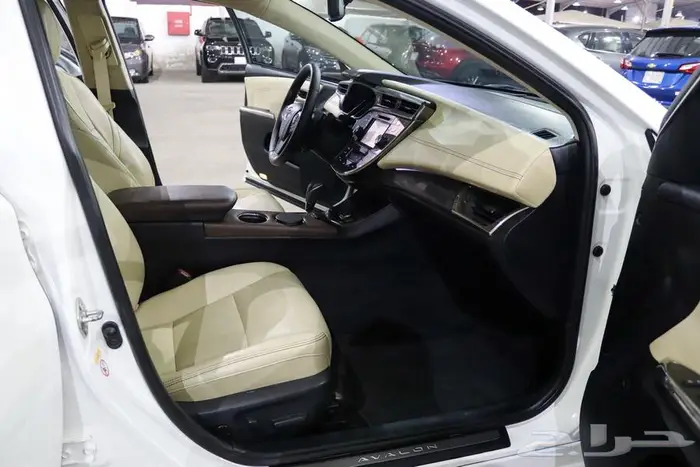 تويوتا افالون 2017 فل كامل ليميتد 13