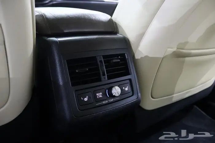 تويوتا افالون 2017 فل كامل ليميتد 18