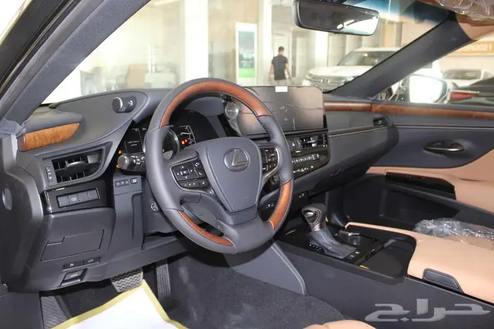 لكزس - ES300 Bh هايبرد - 2025 نص فل - خليجي 18