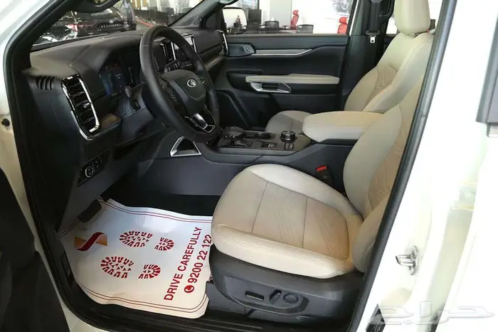 فورد ايفرست ليمتد 2025 مزايا أمان وثبات عالي لرحلاتك الطويلة 7