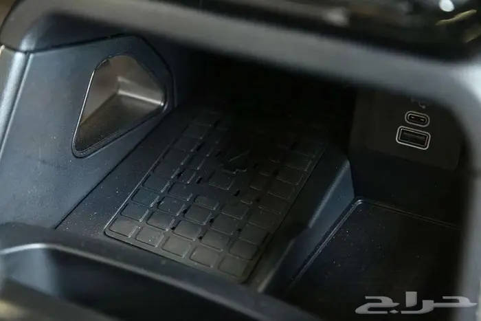 فورد ايفرست ليمتد 2025 مزايا أمان وثبات عالي لرحلاتك الطويلة 13