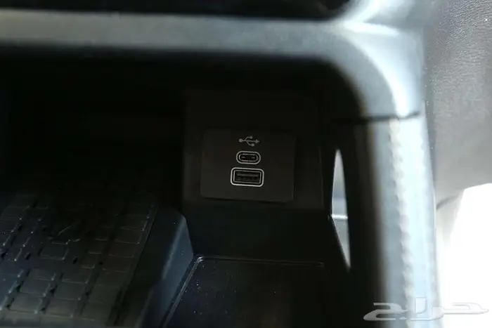 فورد ايفرست ليمتد 2025 مزايا أمان وثبات عالي لرحلاتك الطويلة 11