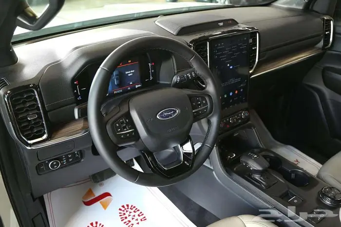 فورد ايفرست ليمتد 2025 مزايا أمان وثبات عالي لرحلاتك الطويلة 21