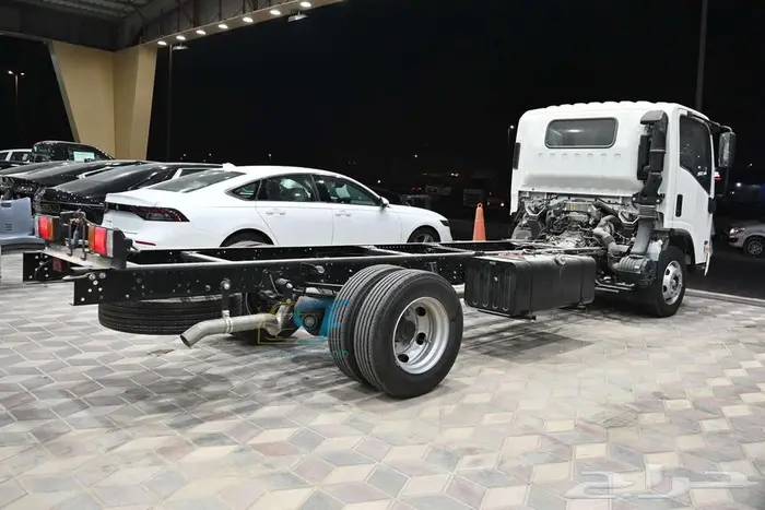 ايسوزو دينا 6 طن شاص طويل بالنقد والتقسيط 3