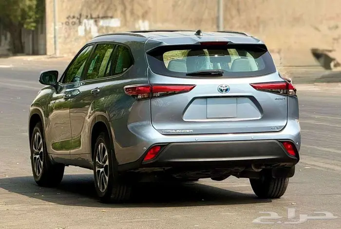 هايلاندر 2023 نص فل وكالة تحت الضمان ب 129 الف نقدي وتمويل 7