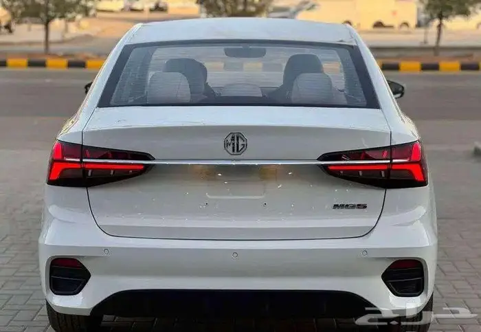 ام جي 5 ستاندر موديل 2025 5