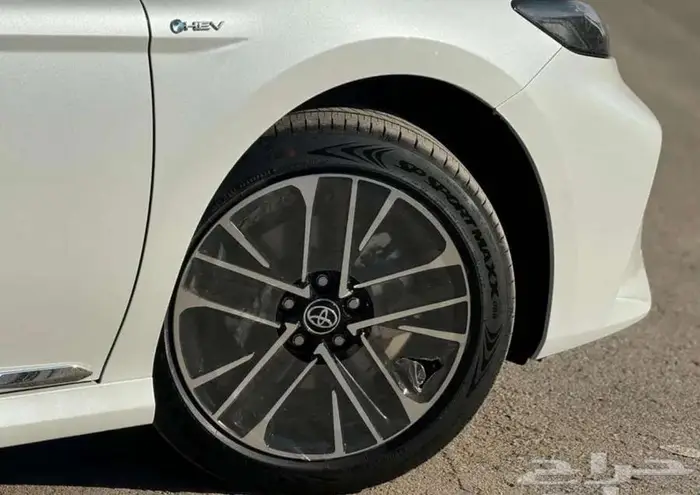 تويوتا كامري LE هايبرد 2025 1