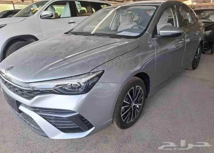 ام جي 5 ستاندر موديل 2025 7