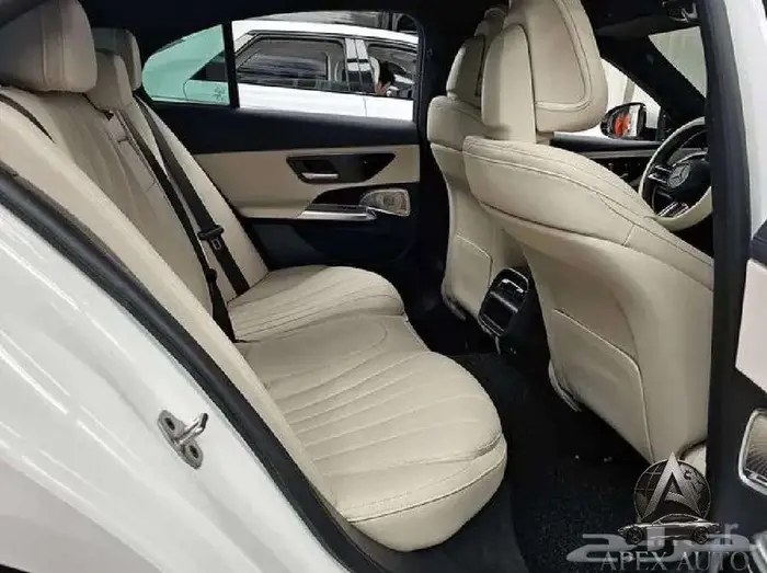 مرسيدس بنز E300 2024 4MATIC 15