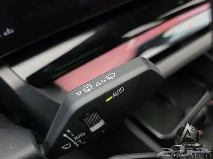 BMW 520I Mkit Sport 2025 داخلي كريستال 10