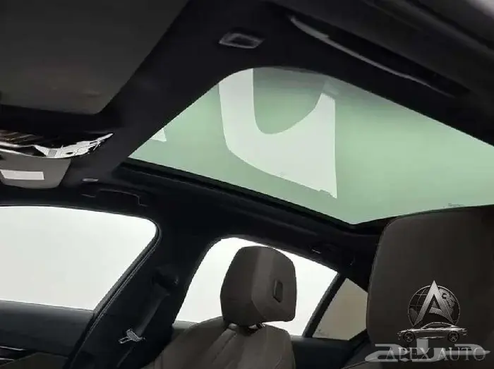 BMW 520I Mkit Sport 2025 داخلي كريستال 18