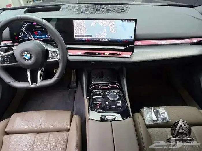 BMW 520I Mkit Sport 2025 داخلي كريستال 13