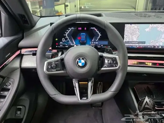 BMW 520I Mkit Sport 2025 داخلي كريستال 7