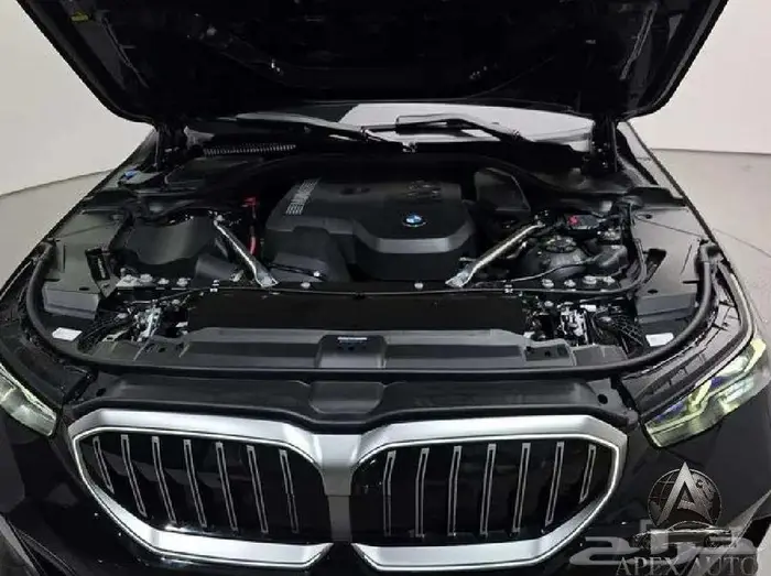 BMW 520I Mkit Sport 2025 داخلي كريستال 4