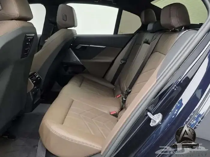 BMW 520I Mkit Sport 2025 داخلي كريستال 17