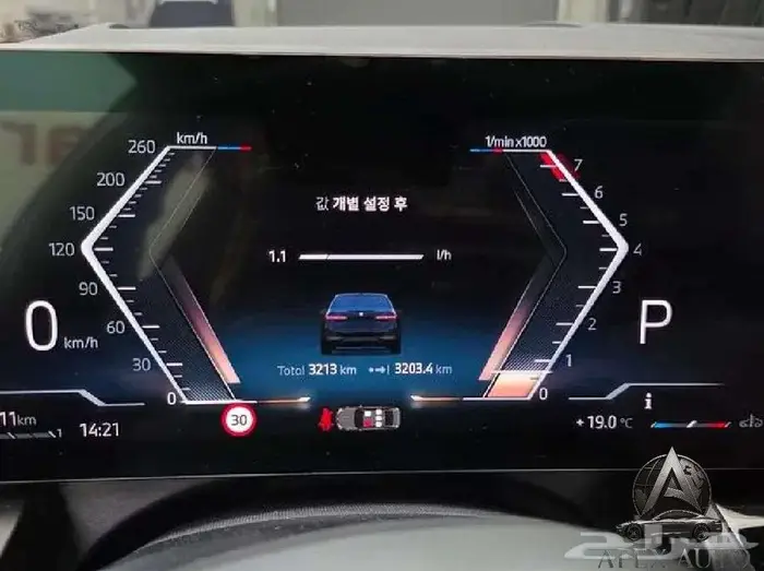 BMW 520I Mkit Sport 2025 داخلي كريستال 8