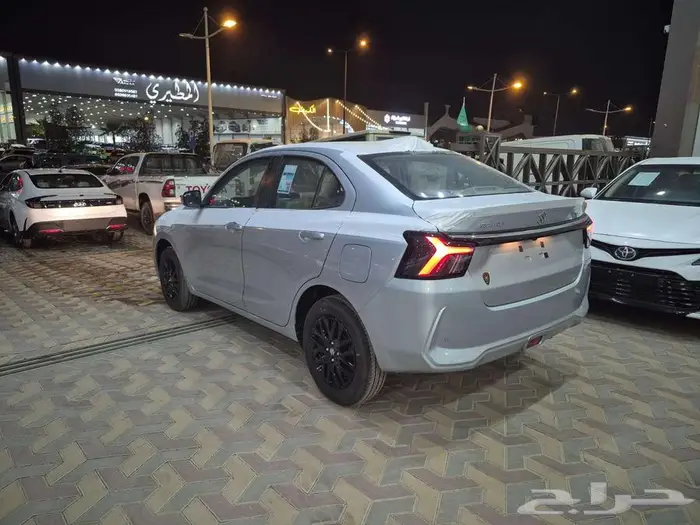 سيزوكى ديزاير استندر 2025 1