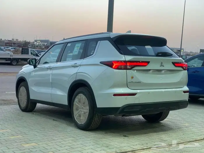 ميتسوبيشي أوتلاندر ستاندر 2024 - بانوراما 3