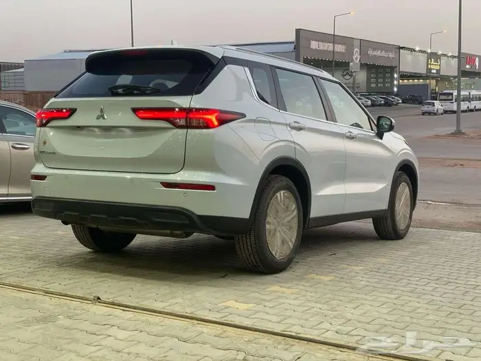 ميتسوبيشي أوتلاندر ستاندر 2024 - بانوراما 4