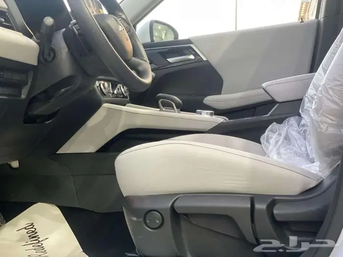 ميتسوبيشي أوتلاندر ستاندر 2024 - بانوراما 6